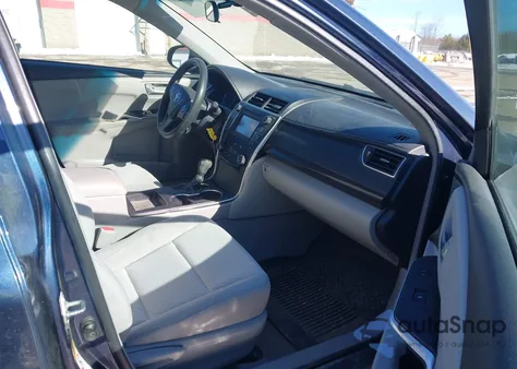 2016 Toyota Camry Le z USA, uszkodzony, nr VIN 4T4BF1FK0GR573359